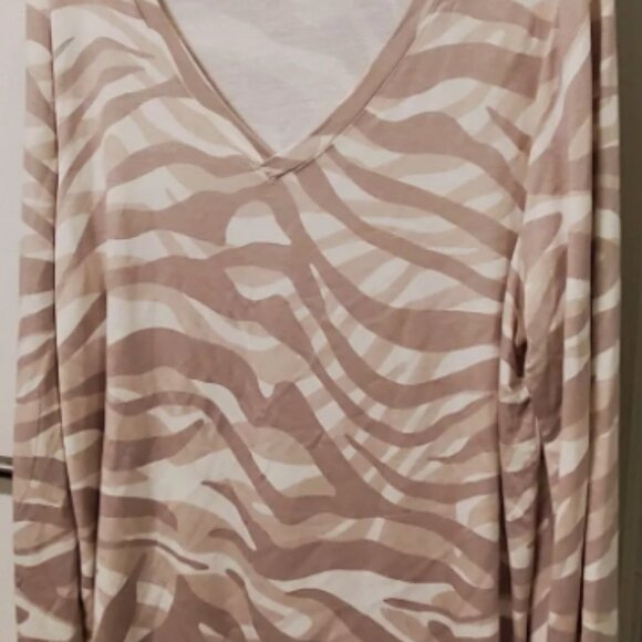 NWOT L Soma Weekend Sunday Graceful Zebra Grand Gray Lounge Top and Pant - Picture 5 of 8